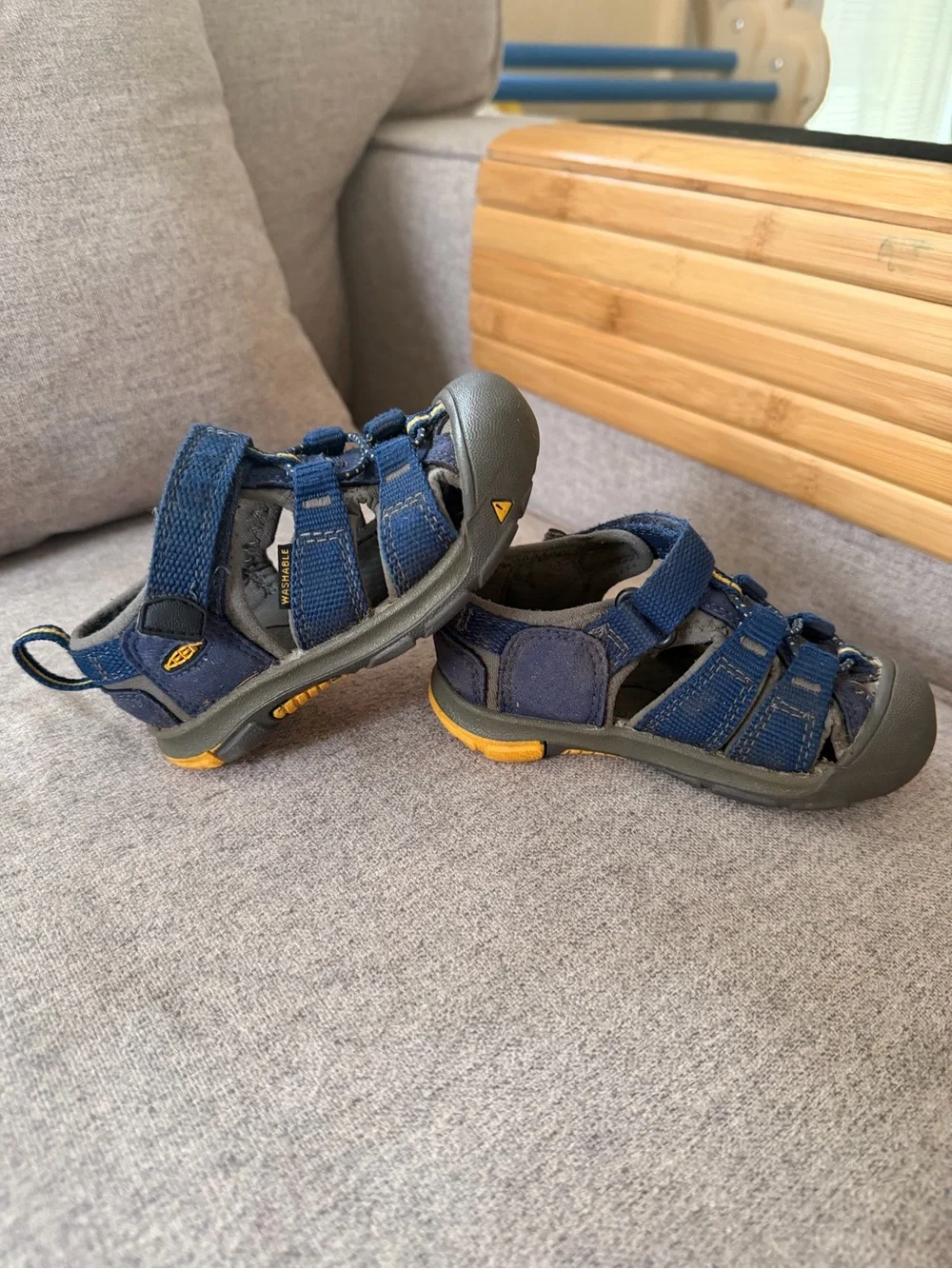 Keen rugged closed
